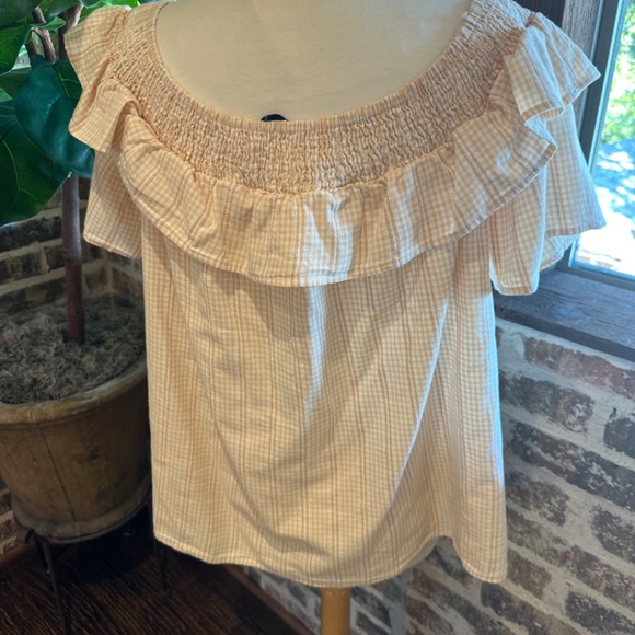Doe & Rae Short sleeved ruffled off‎ the should top-Size L - Picture 2 of 7